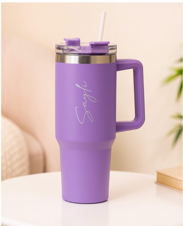 Personalized insulated travel mug 1200 ML with lid & straw. Keeps drinks hot & cold for hours. Durable stainless steel, perfect for daily use & gifting.